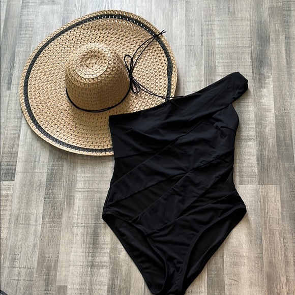 One shoulder one piece swimsuit with mesh - Picture 1 of 2